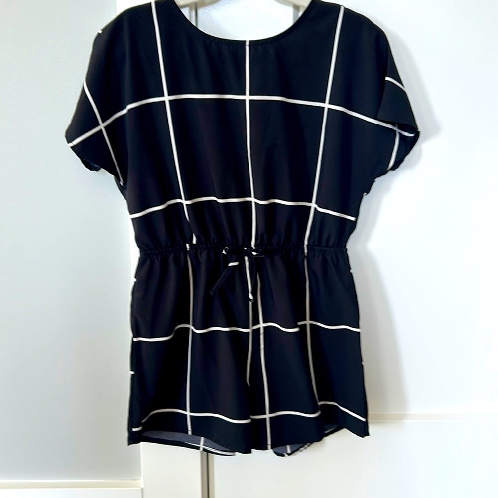 Girls black and white short set